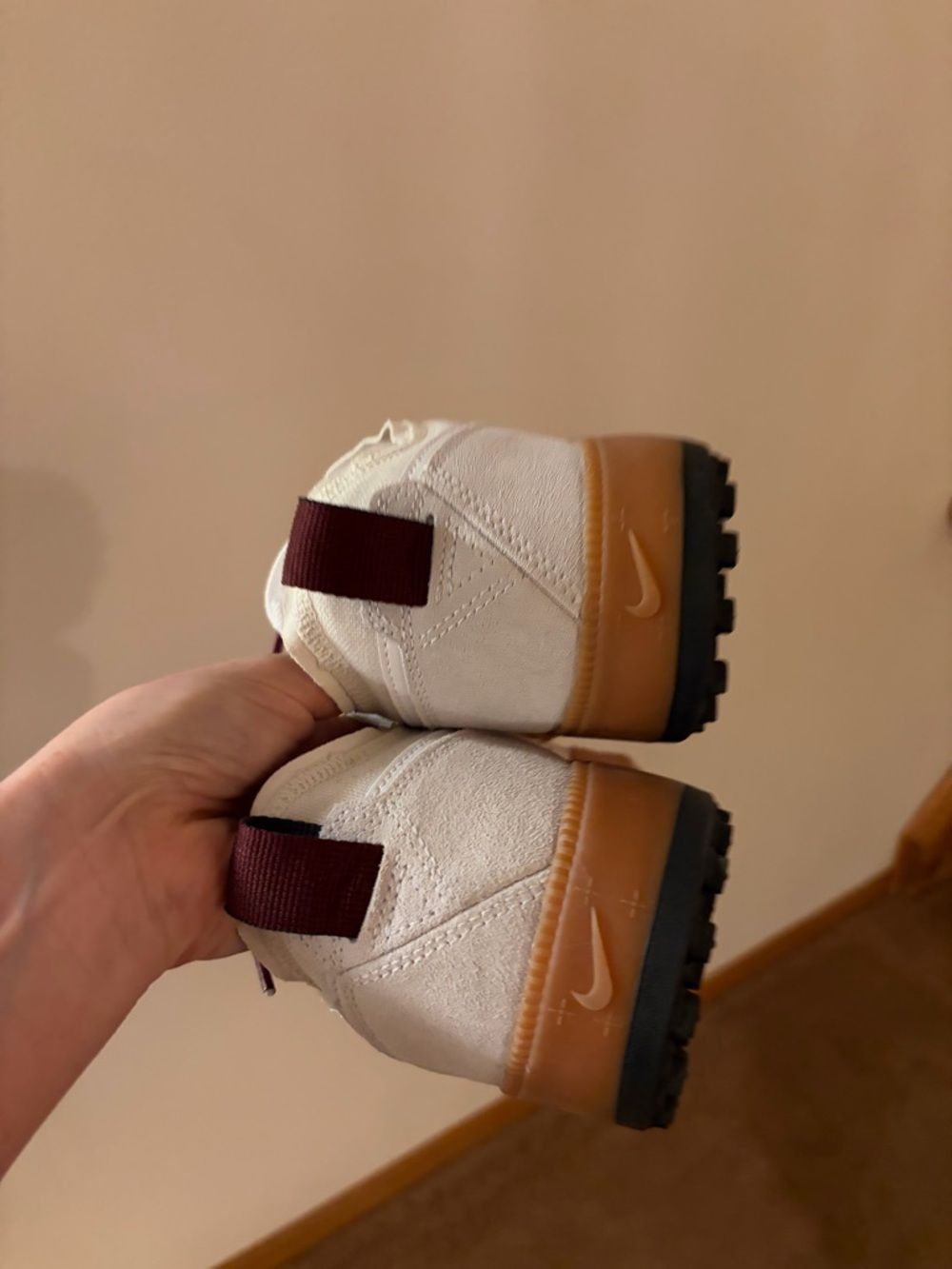 Nike Men’s Sneakers White and Gum Sole - Picture 6 of 7